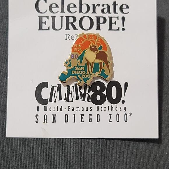Vtg 1996 San Diego Zoo 80th Anniversary Reindeer Lapel Pin - Picture 1 of 3